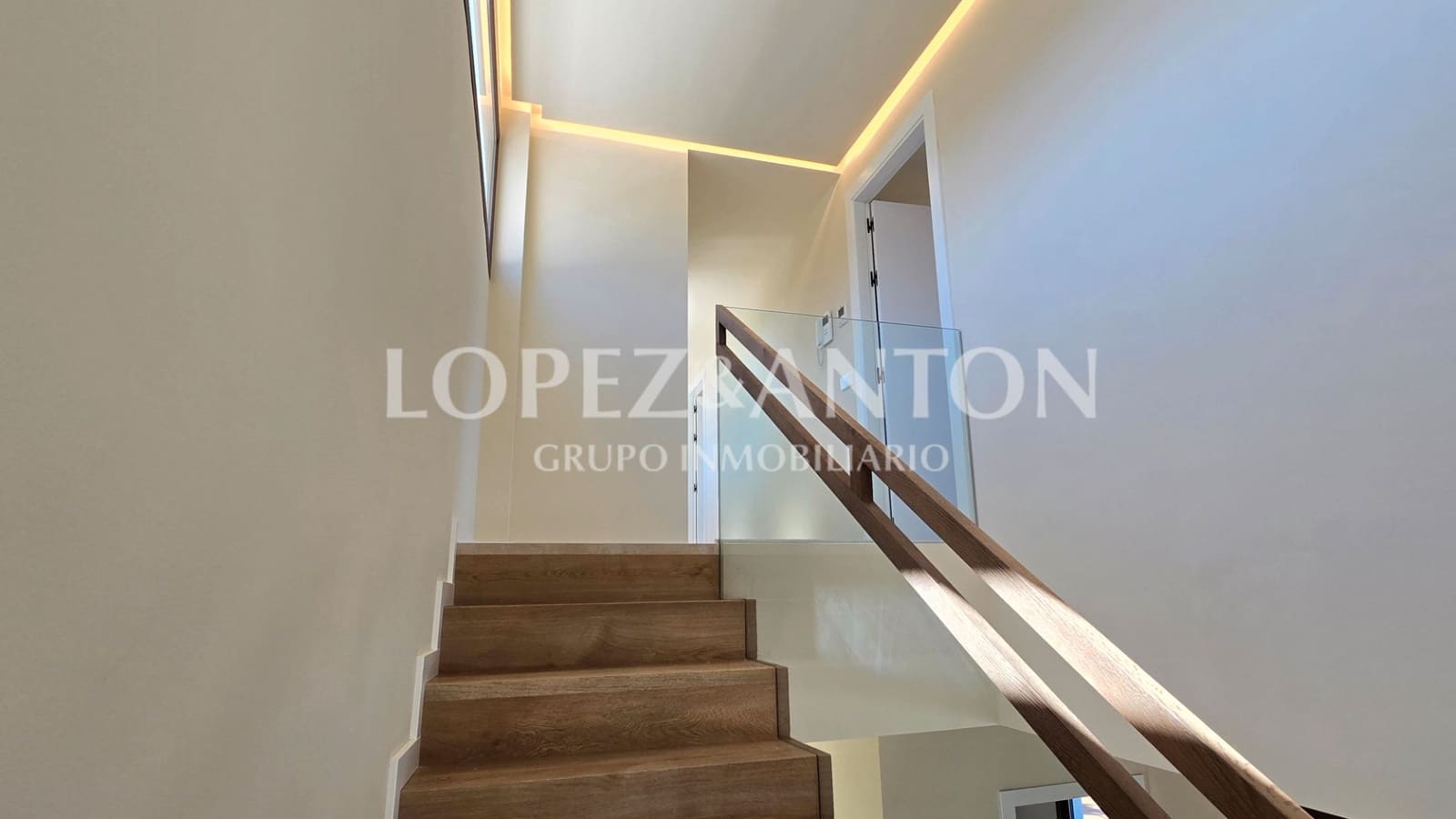 4 bedroom Villa for sale in L'Eliana with pool garage - € 870,000 (Ref: 9287780)