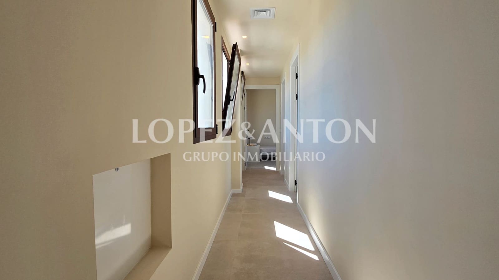 4 bedroom Villa for sale in L'Eliana with pool garage - € 870,000 (Ref: 9287780)