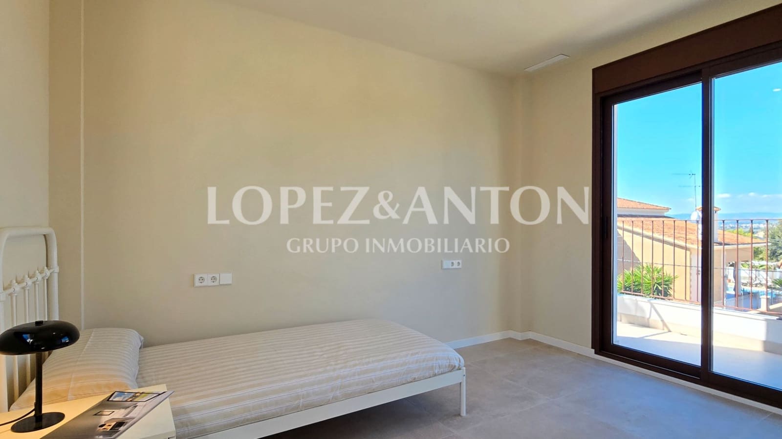 4 bedroom Villa for sale in L'Eliana with pool garage - € 870,000 (Ref: 9287780)