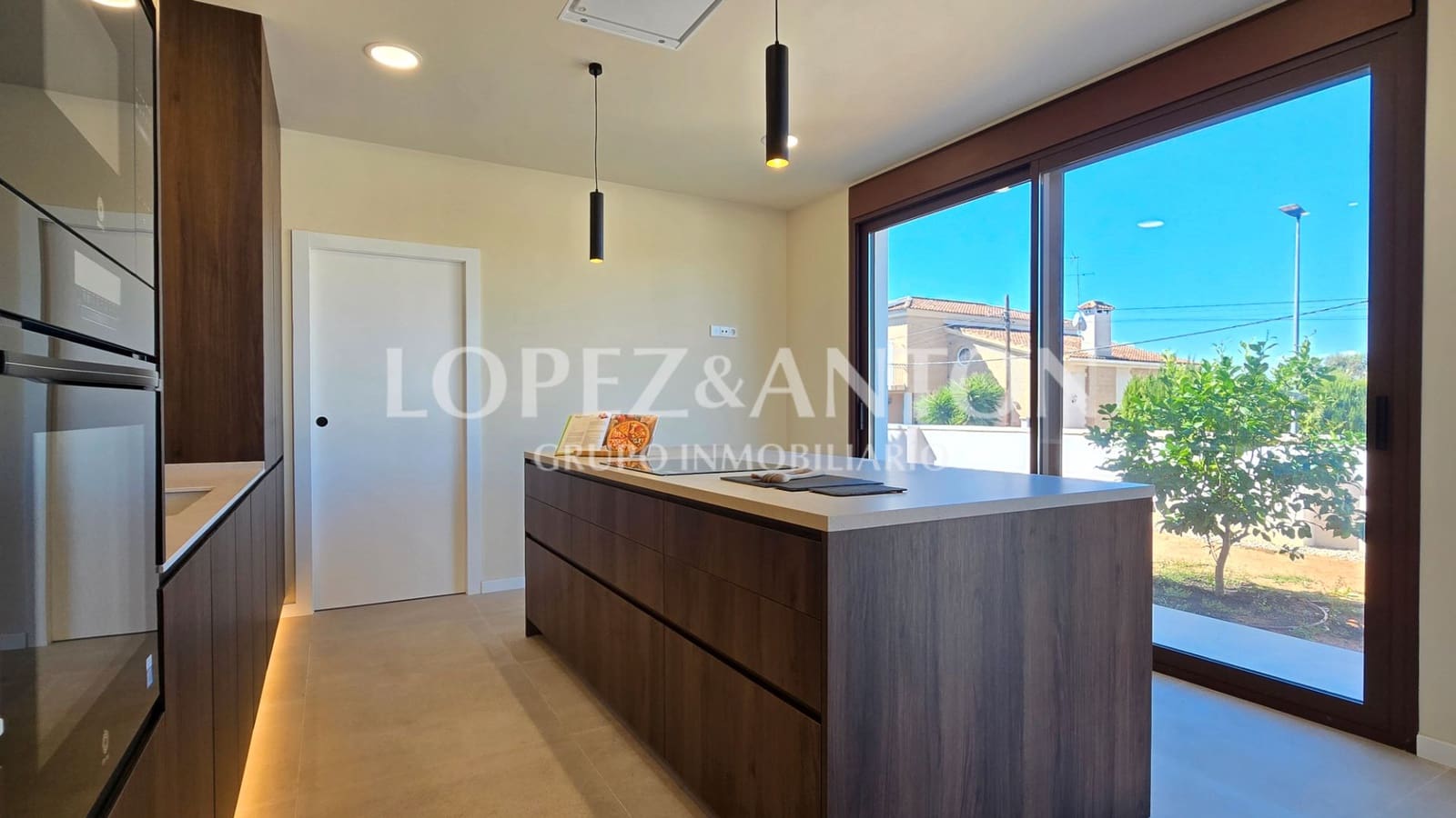 4 bedroom Villa for sale in L'Eliana with pool garage - € 870,000 (Ref: 9287780)