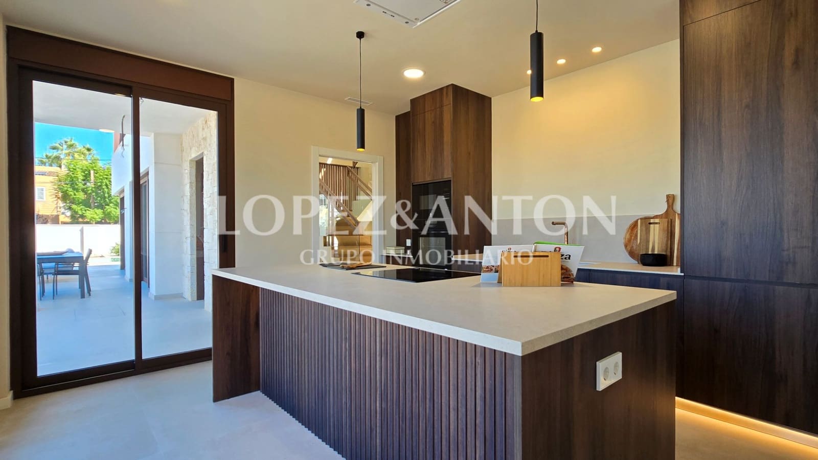 4 bedroom Villa for sale in L'Eliana with pool garage - € 870,000 (Ref: 9287780)