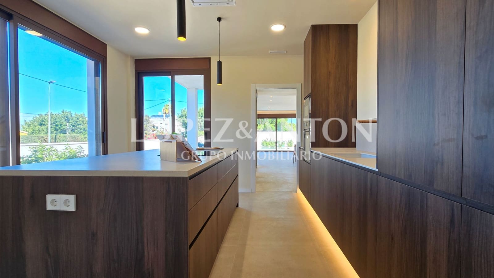 4 bedroom Villa for sale in L'Eliana with pool garage - € 870,000 (Ref: 9287780)