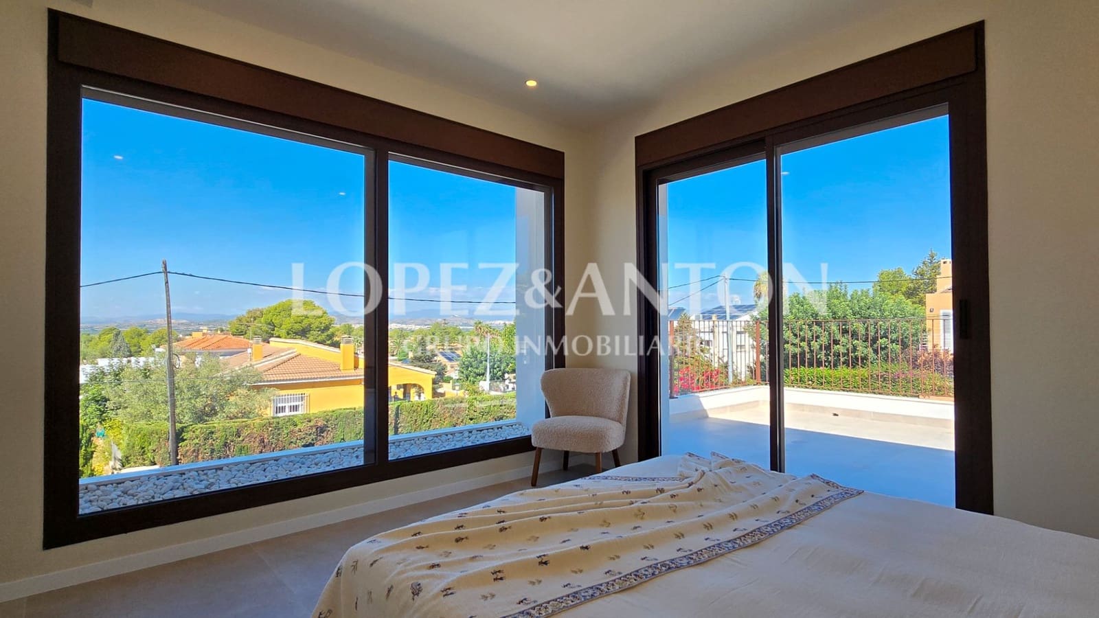 4 bedroom Villa for sale in L'Eliana with pool garage - € 870,000 (Ref: 9287780)