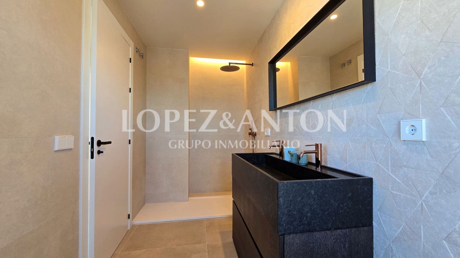 4 bedroom Villa for sale in L'Eliana with pool garage - € 870,000 (Ref: 9287780)