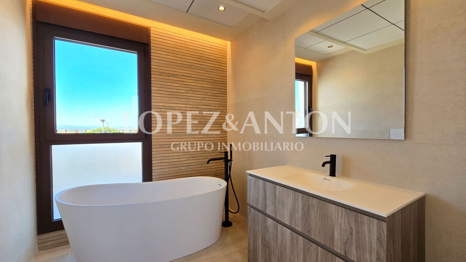 4 bedroom Villa for sale in L'Eliana with pool garage - € 870,000 (Ref: 9287780)