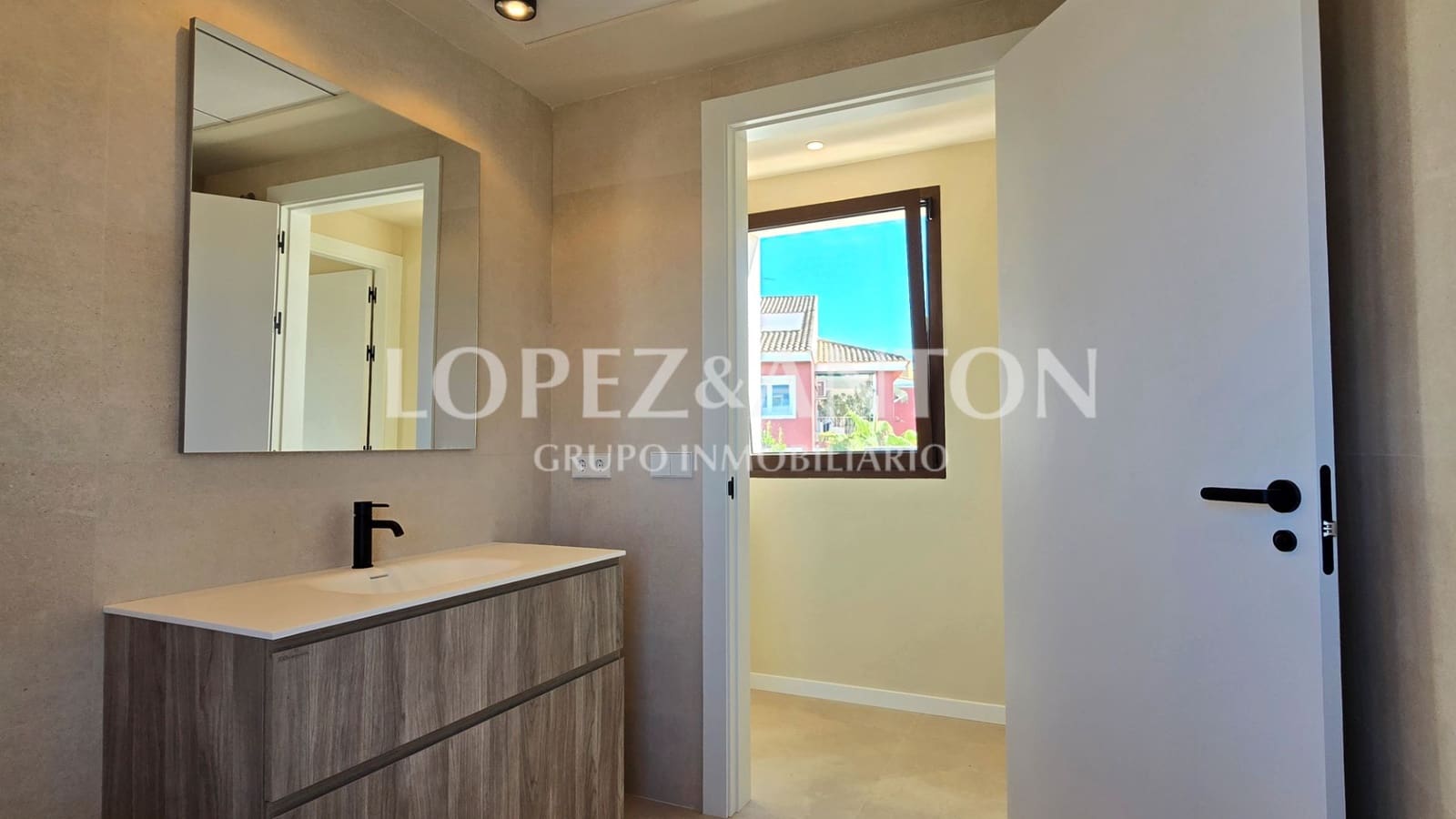 4 bedroom Villa for sale in L'Eliana with pool garage - € 870,000 (Ref: 9287780)