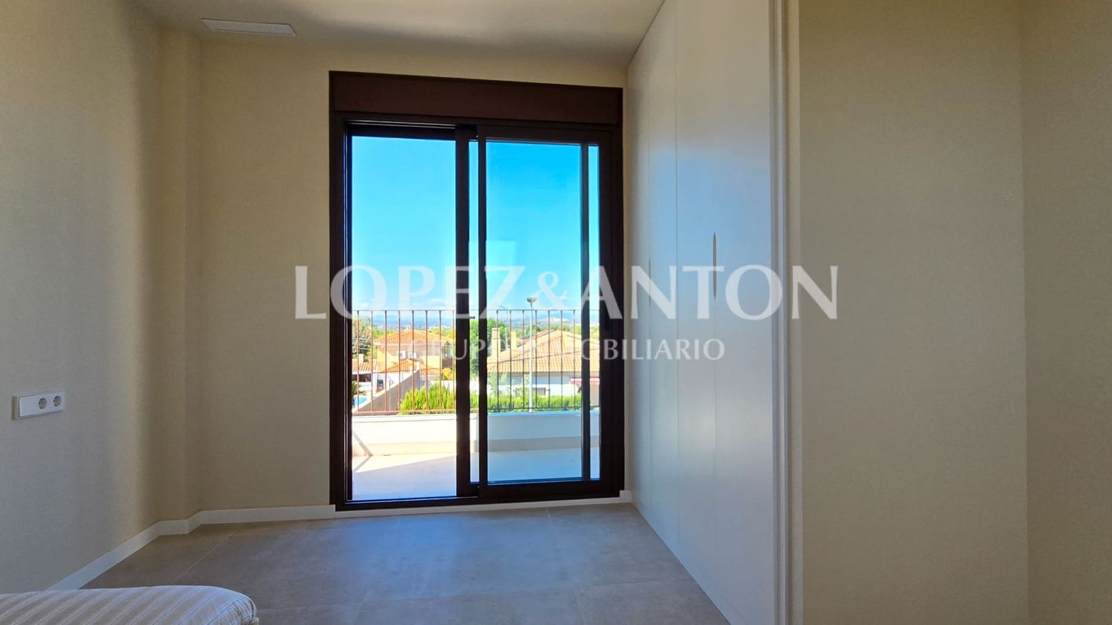 4 bedroom Villa for sale in L'Eliana with pool garage - € 870,000 (Ref: 9287780)