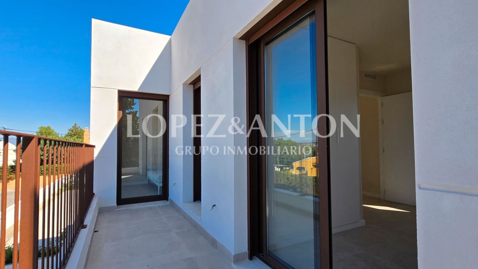4 bedroom Villa for sale in L'Eliana with pool garage - € 870,000 (Ref: 9287780)