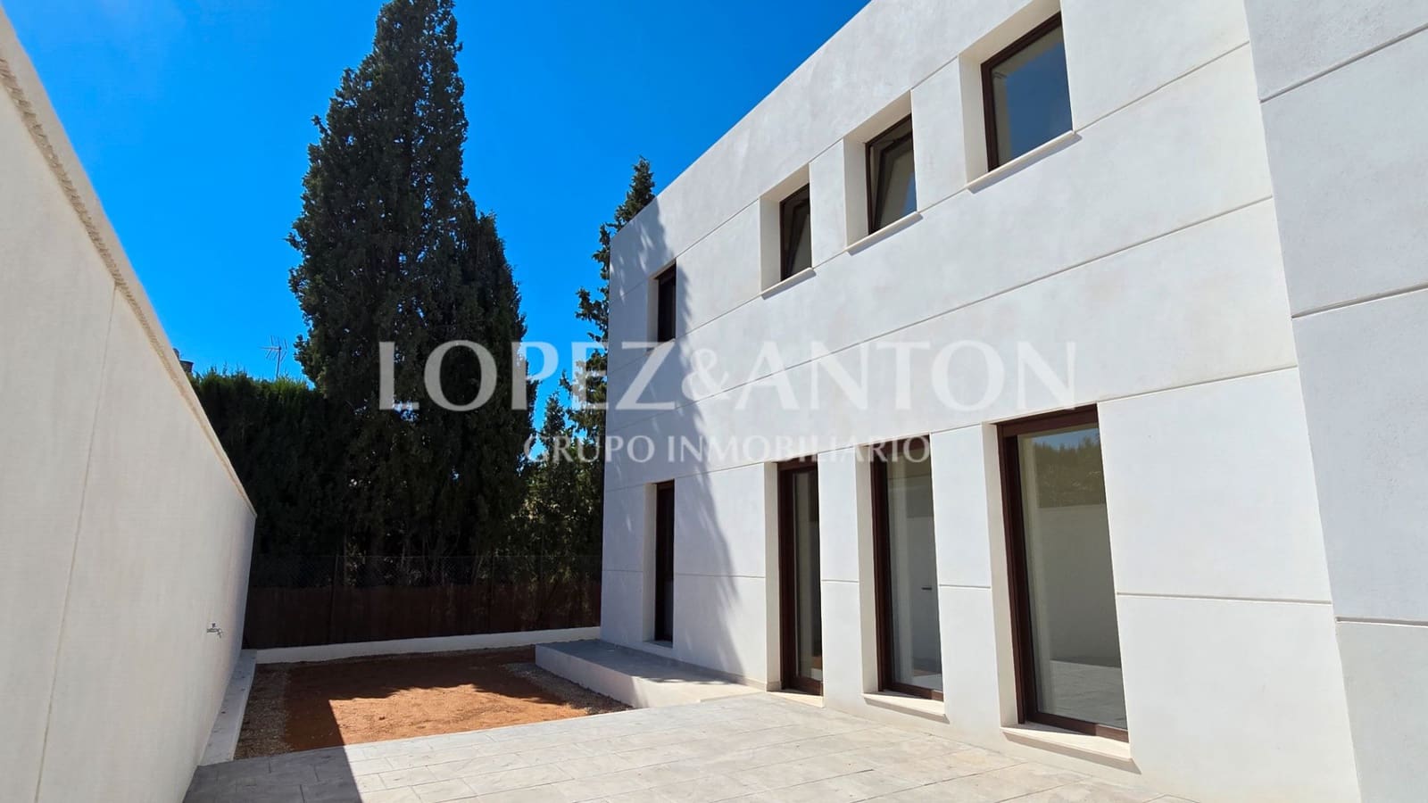 4 bedroom Villa for sale in L'Eliana with pool garage - € 870,000 (Ref: 9287780)