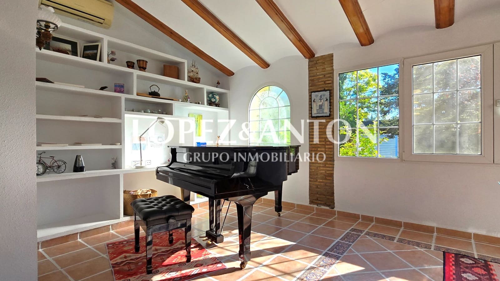 5 soverom Villa til salgs i L'Eliana med svømmebasseng garasje - € 680 000 (Ref: 9362855)