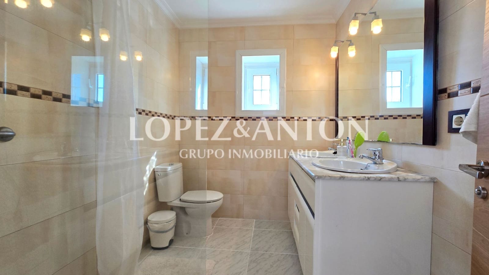 5 soverom Villa til salgs i L'Eliana med svømmebasseng garasje - € 680 000 (Ref: 9362855)