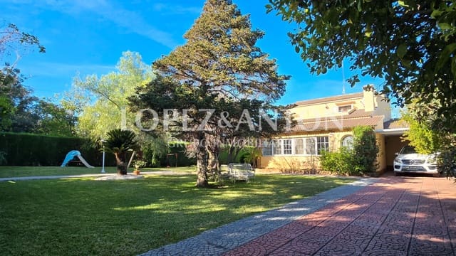 5 soverom Villa til salgs i L'Eliana med svømmebasseng garasje - € 680 000 (Ref: 9362855)