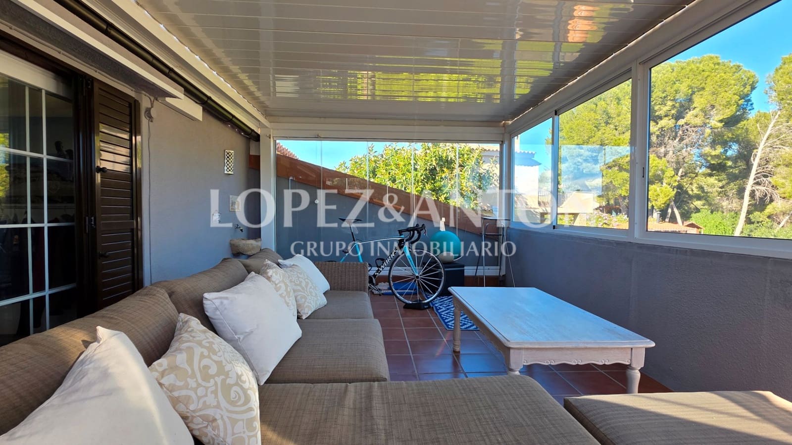 3 soverom Villa til salgs i L'Eliana med svømmebasseng garasje - € 750 000 (Ref: 9410321)