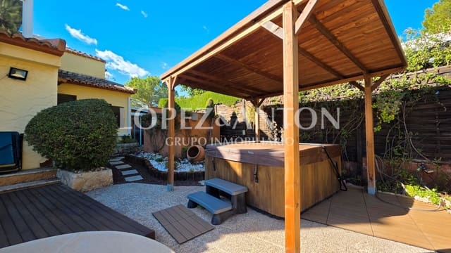 3 soverom Villa til salgs i L'Eliana med svømmebasseng garasje - € 750 000 (Ref: 9410321)