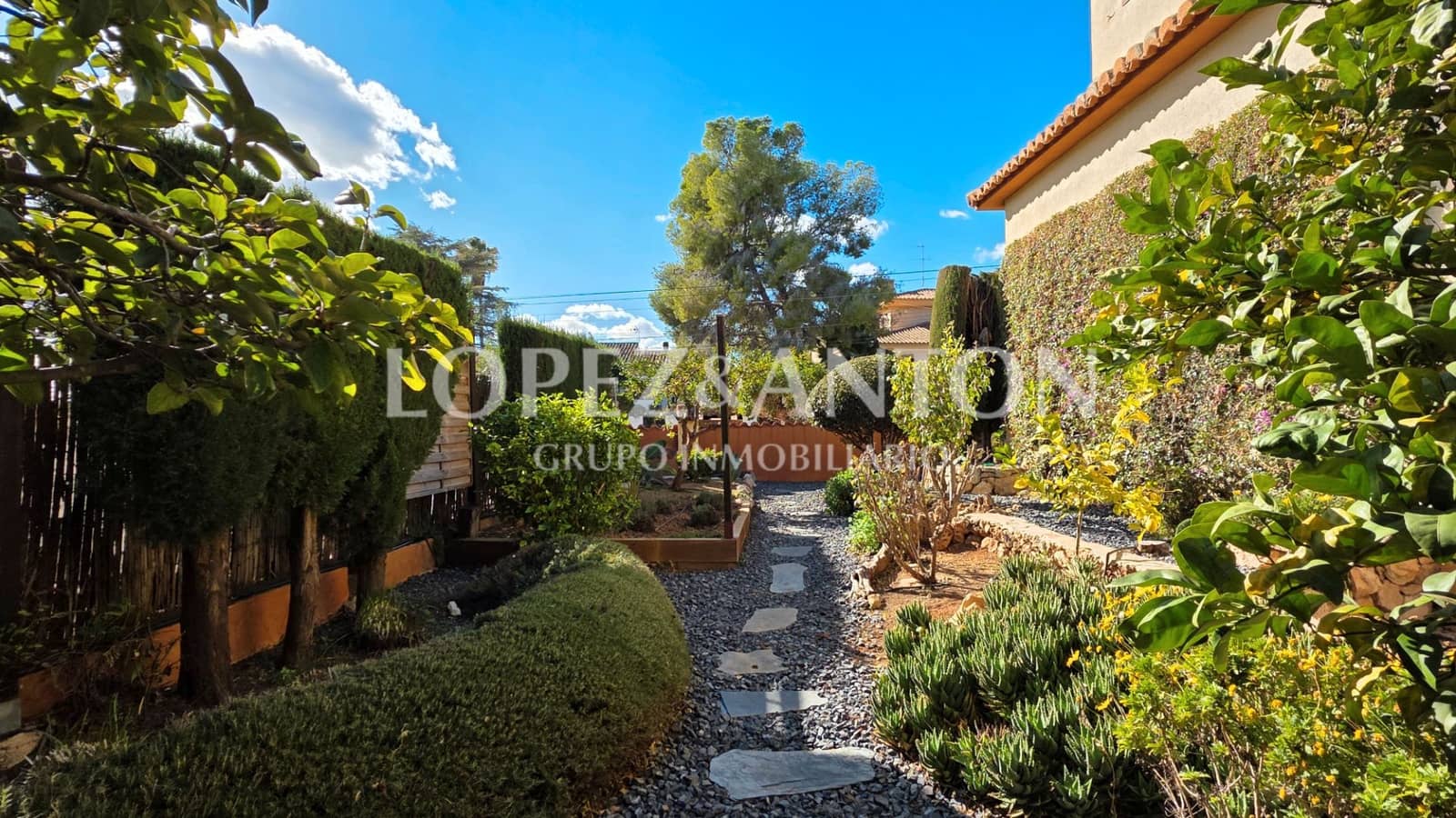 3 soverom Villa til salgs i L'Eliana med svømmebasseng garasje - € 750 000 (Ref: 9410321)