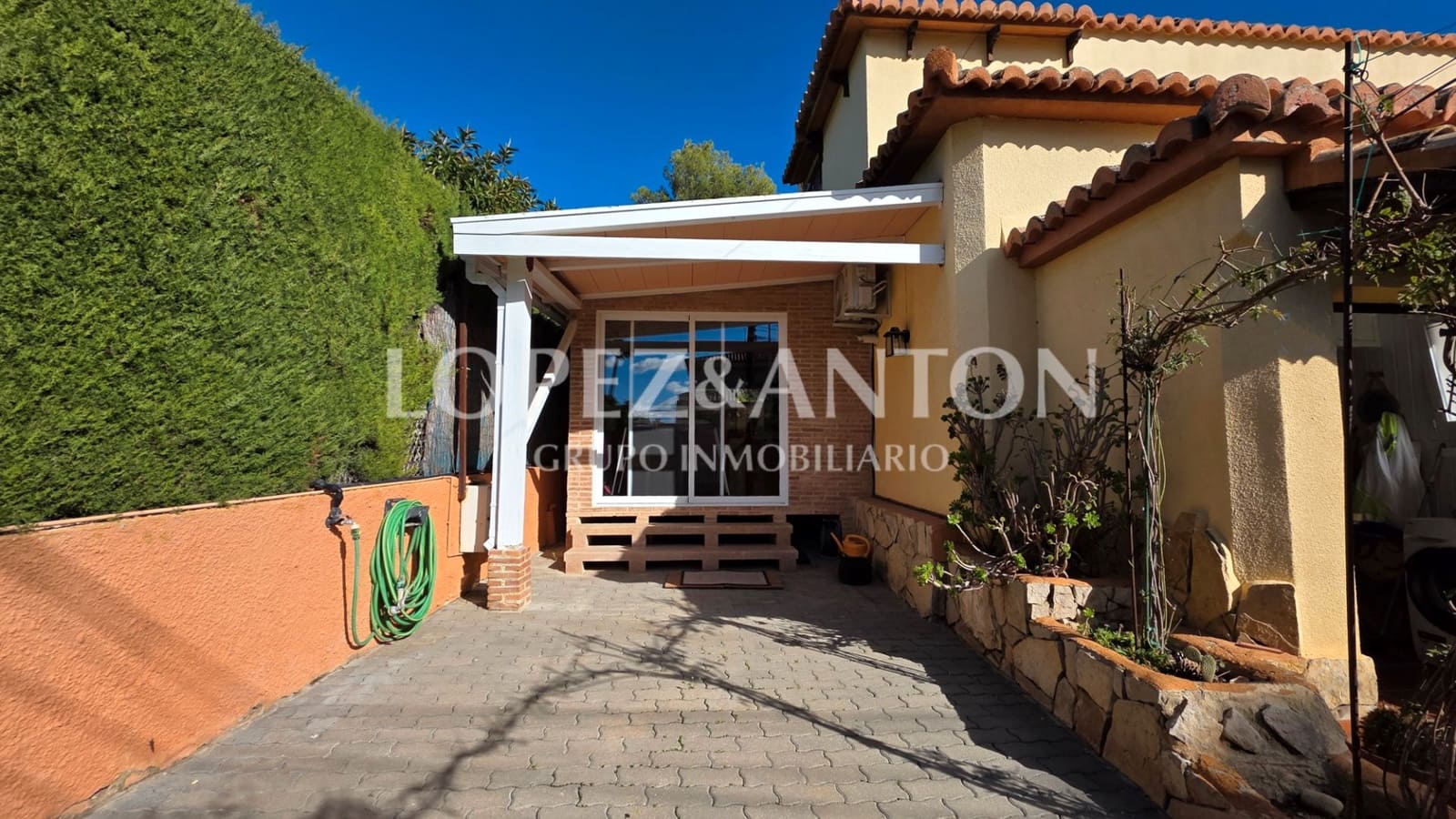 3 soverom Villa til salgs i L'Eliana med svømmebasseng garasje - € 750 000 (Ref: 9410321)