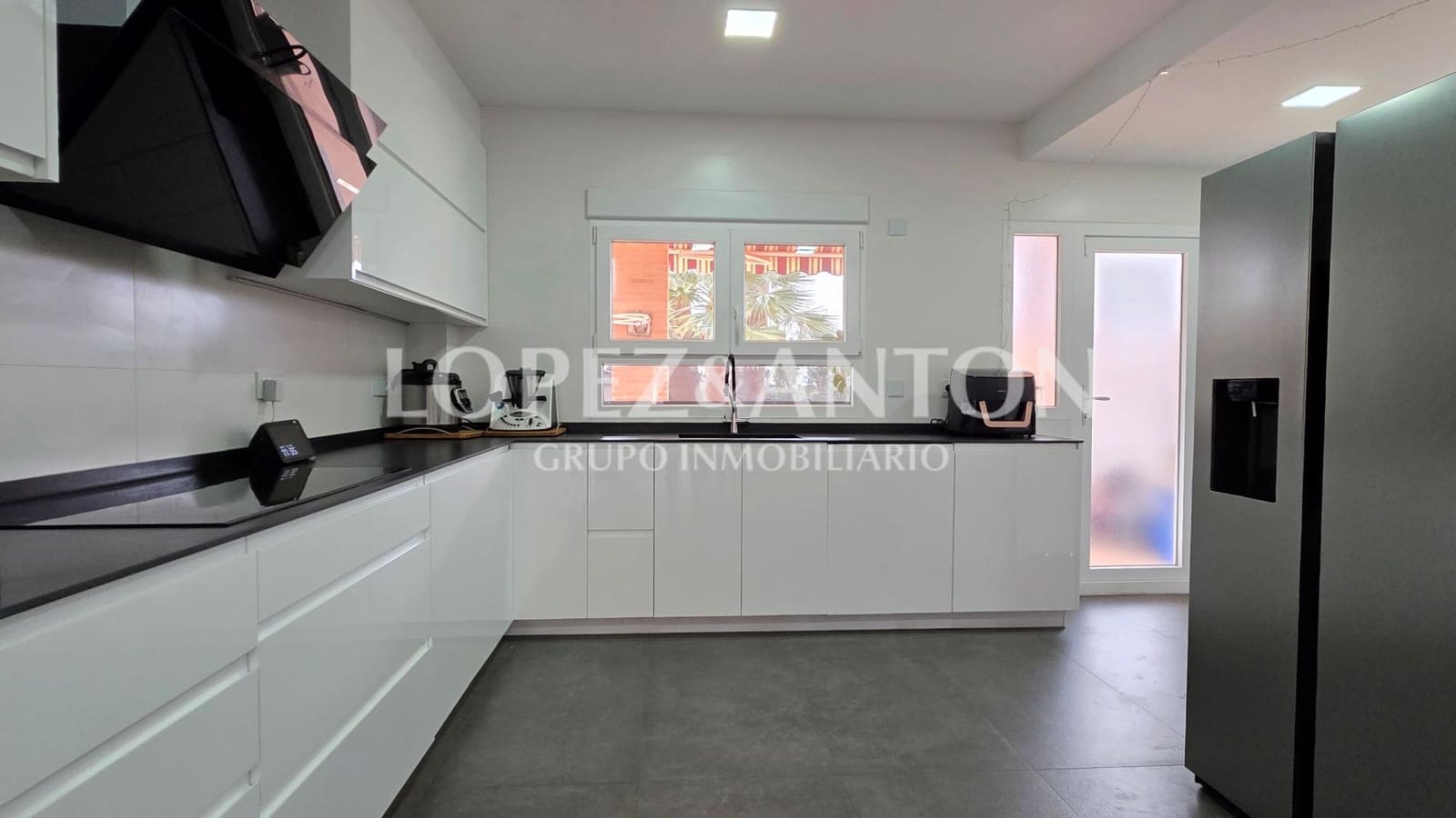 8 Zimmer Villa zu verkaufen in L'Eliana mit Pool Garage - 1.590.000 € (Ref: 9460853)