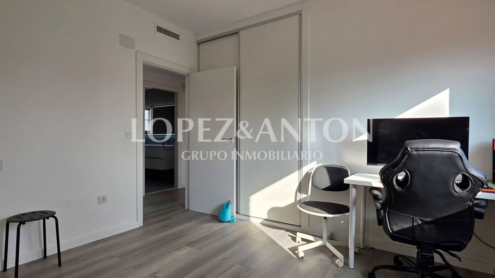 8 Zimmer Villa zu verkaufen in L'Eliana mit Pool Garage - 1.590.000 € (Ref: 9460853)