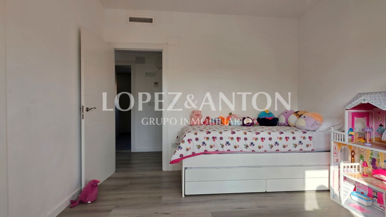 8 Zimmer Villa zu verkaufen in L'Eliana mit Pool Garage - 1.590.000 € (Ref: 9460853)
