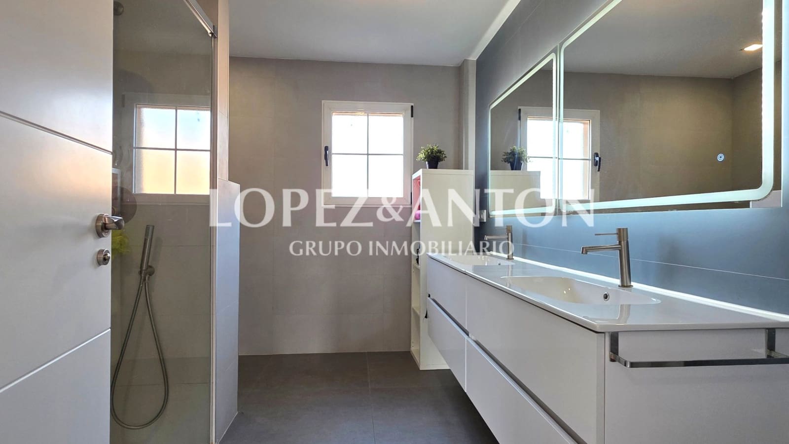 8 Zimmer Villa zu verkaufen in L'Eliana mit Pool Garage - 1.590.000 € (Ref: 9460853)