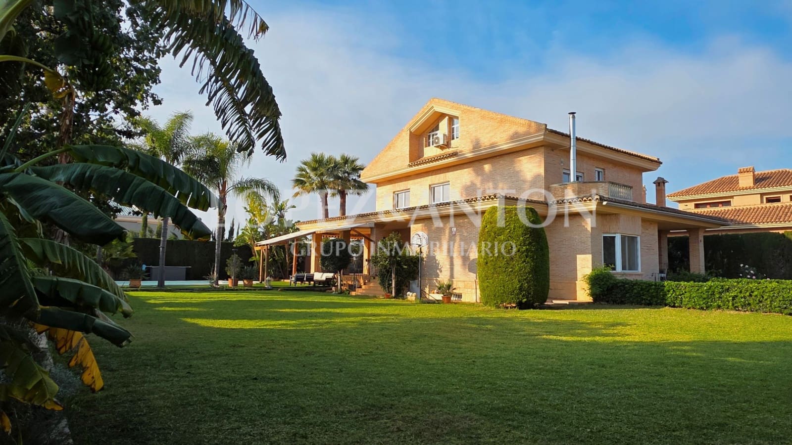 8 Zimmer Villa zu verkaufen in L'Eliana mit Pool Garage - 1.590.000 € (Ref: 9460853)