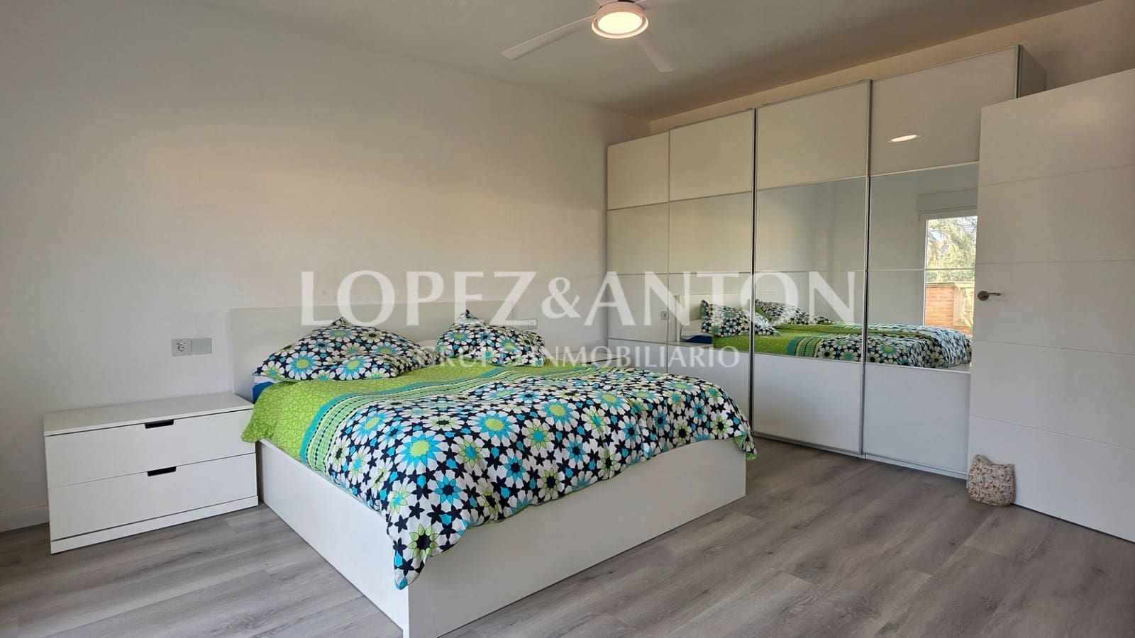 8 Zimmer Villa zu verkaufen in L'Eliana mit Pool Garage - 1.590.000 € (Ref: 9460853)