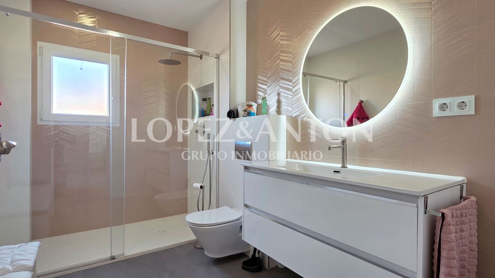 8 Zimmer Villa zu verkaufen in L'Eliana mit Pool Garage - 1.590.000 € (Ref: 9460853)