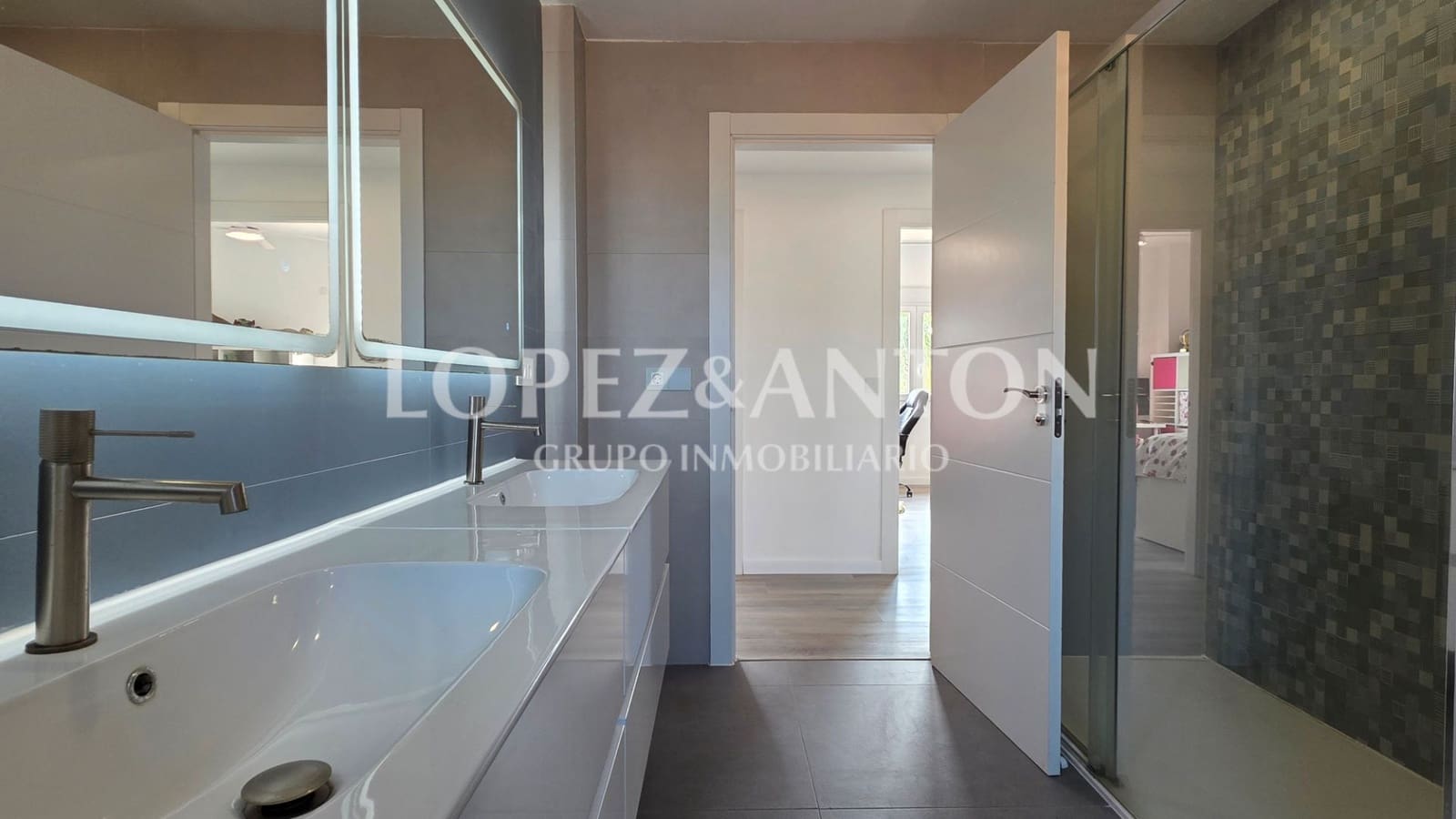 8 Zimmer Villa zu verkaufen in L'Eliana mit Pool Garage - 1.590.000 € (Ref: 9460853)