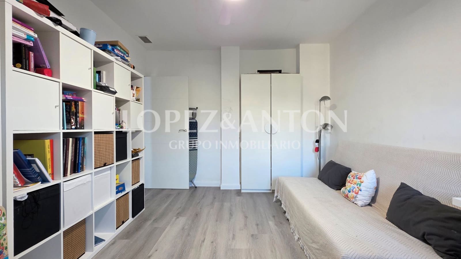 8 Zimmer Villa zu verkaufen in L'Eliana mit Pool Garage - 1.590.000 € (Ref: 9460853)