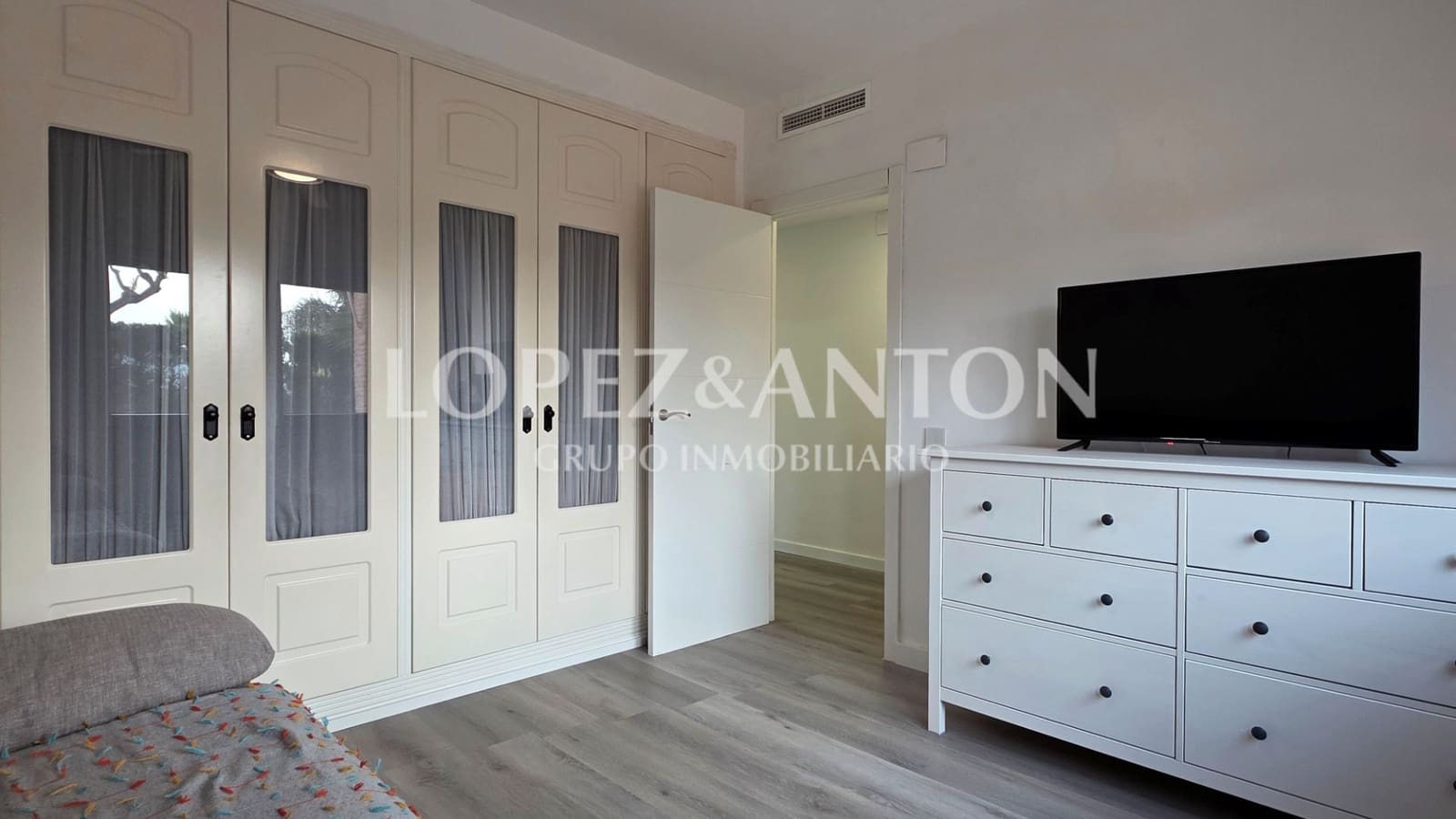 8 Zimmer Villa zu verkaufen in L'Eliana mit Pool Garage - 1.590.000 € (Ref: 9460853)