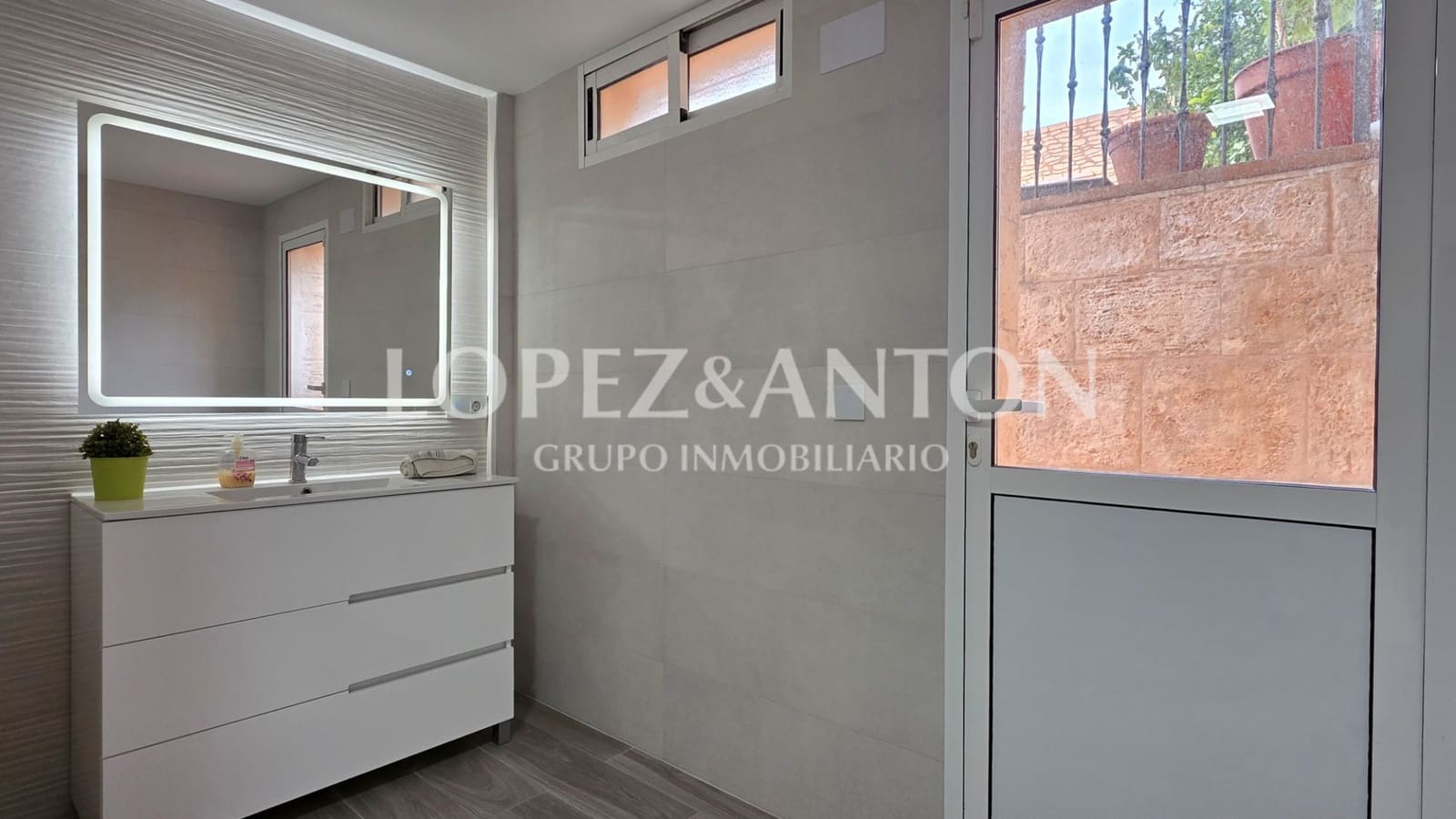 8 Zimmer Villa zu verkaufen in L'Eliana mit Pool Garage - 1.590.000 € (Ref: 9460853)