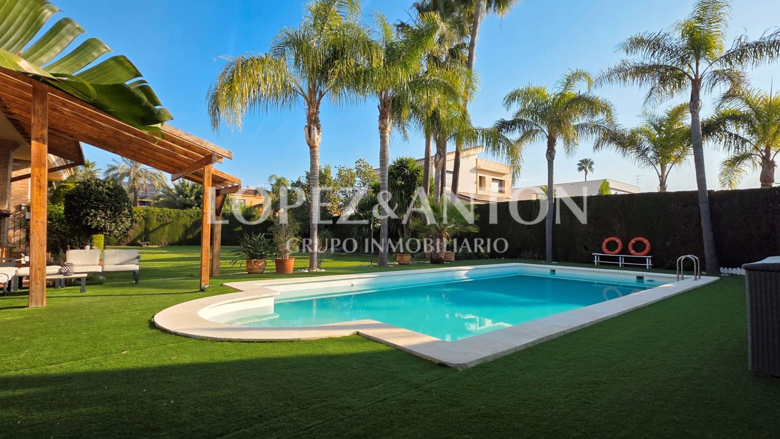8 Zimmer Villa zu verkaufen in L'Eliana mit Pool Garage - 1.590.000 € (Ref: 9460853)