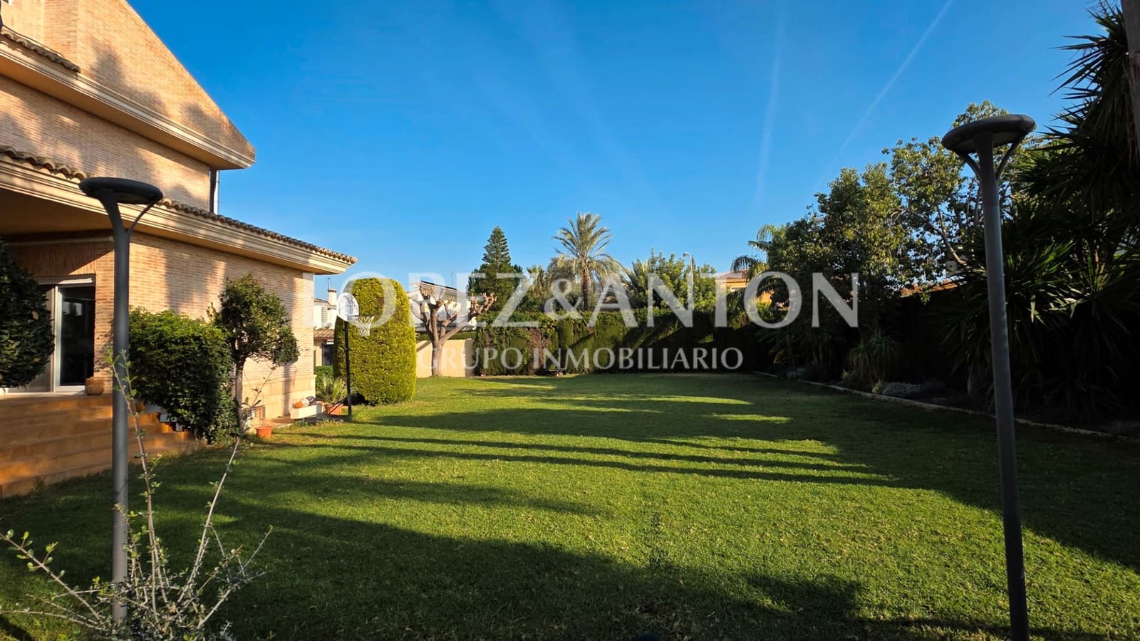 8 Zimmer Villa zu verkaufen in L'Eliana mit Pool Garage - 1.590.000 € (Ref: 9460853)