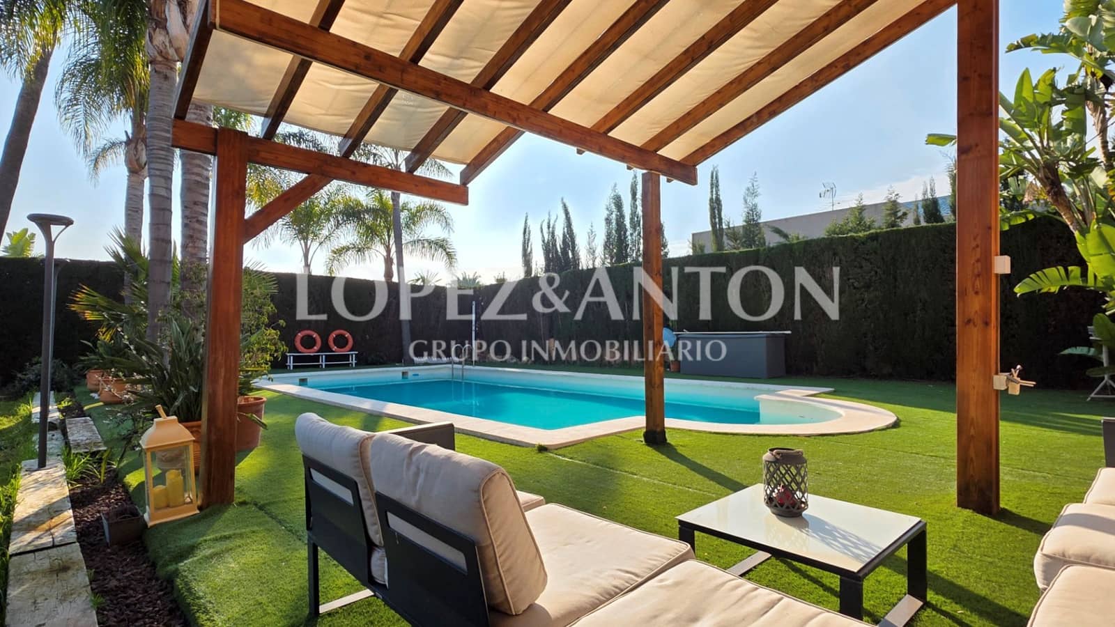 8 Zimmer Villa zu verkaufen in L'Eliana mit Pool Garage - 1.590.000 € (Ref: 9460853)