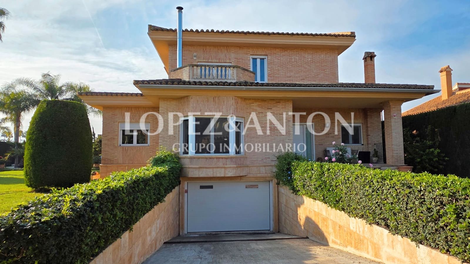 8 Zimmer Villa zu verkaufen in L'Eliana mit Pool Garage - 1.590.000 € (Ref: 9460853)