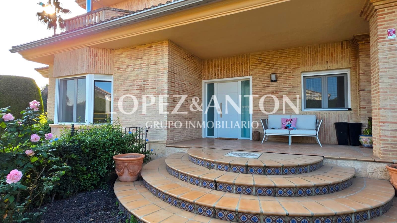 8 Zimmer Villa zu verkaufen in L'Eliana mit Pool Garage - 1.590.000 € (Ref: 9460853)