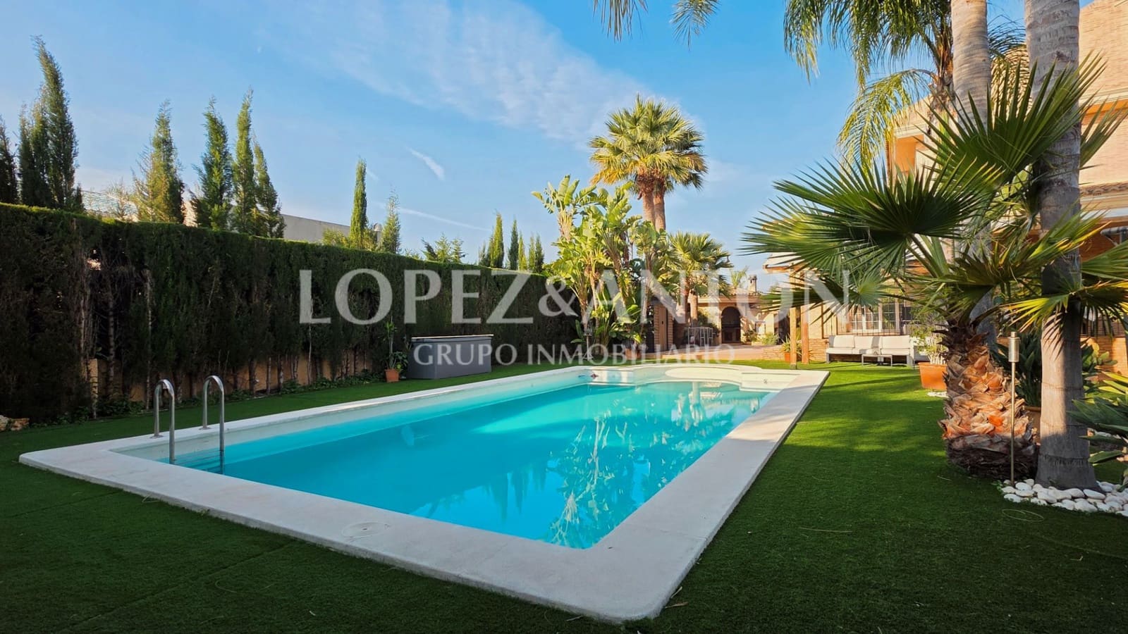 8 Zimmer Villa zu verkaufen in L'Eliana mit Pool Garage - 1.590.000 € (Ref: 9460853)