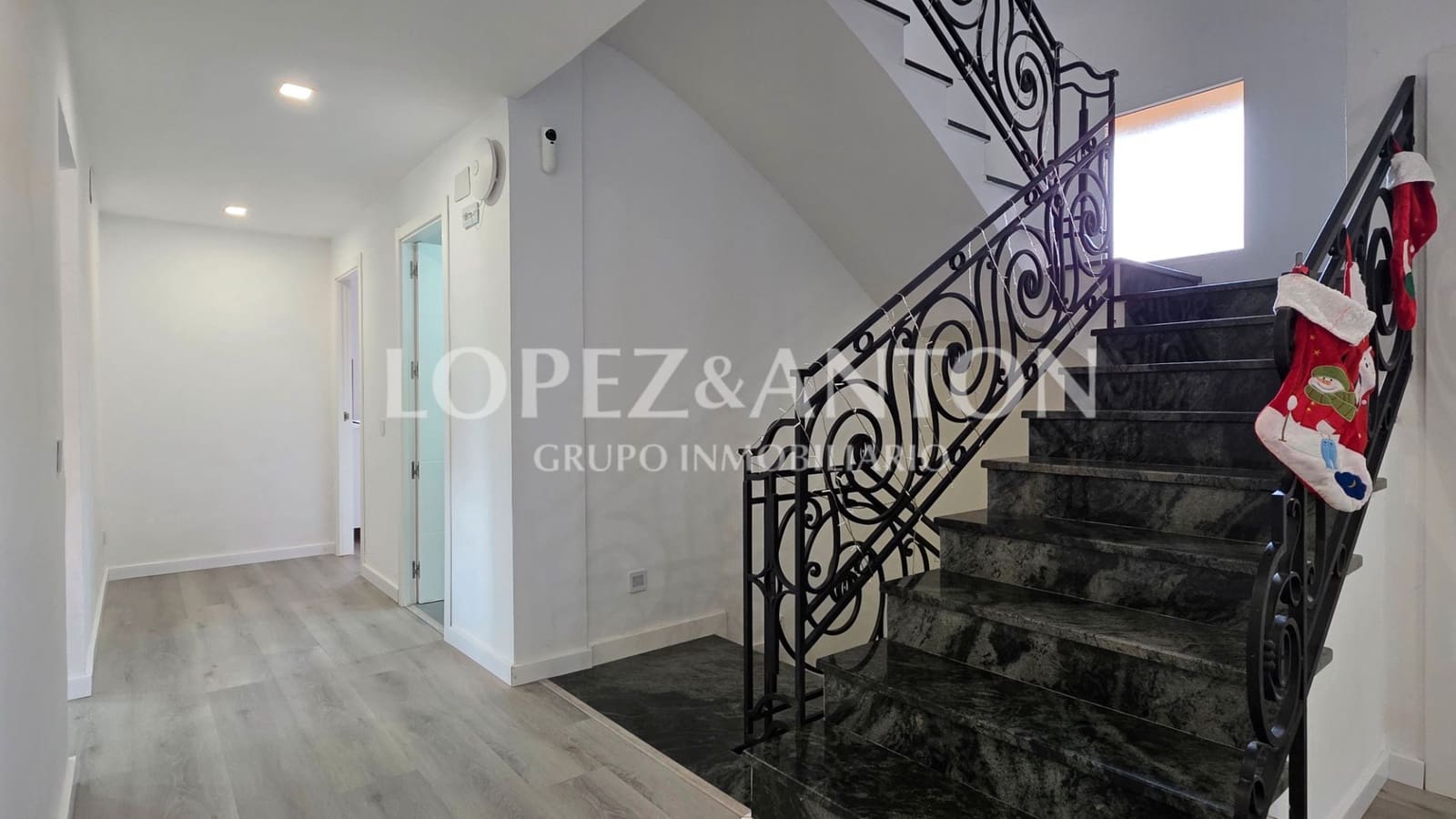 8 Zimmer Villa zu verkaufen in L'Eliana mit Pool Garage - 1.590.000 € (Ref: 9460853)