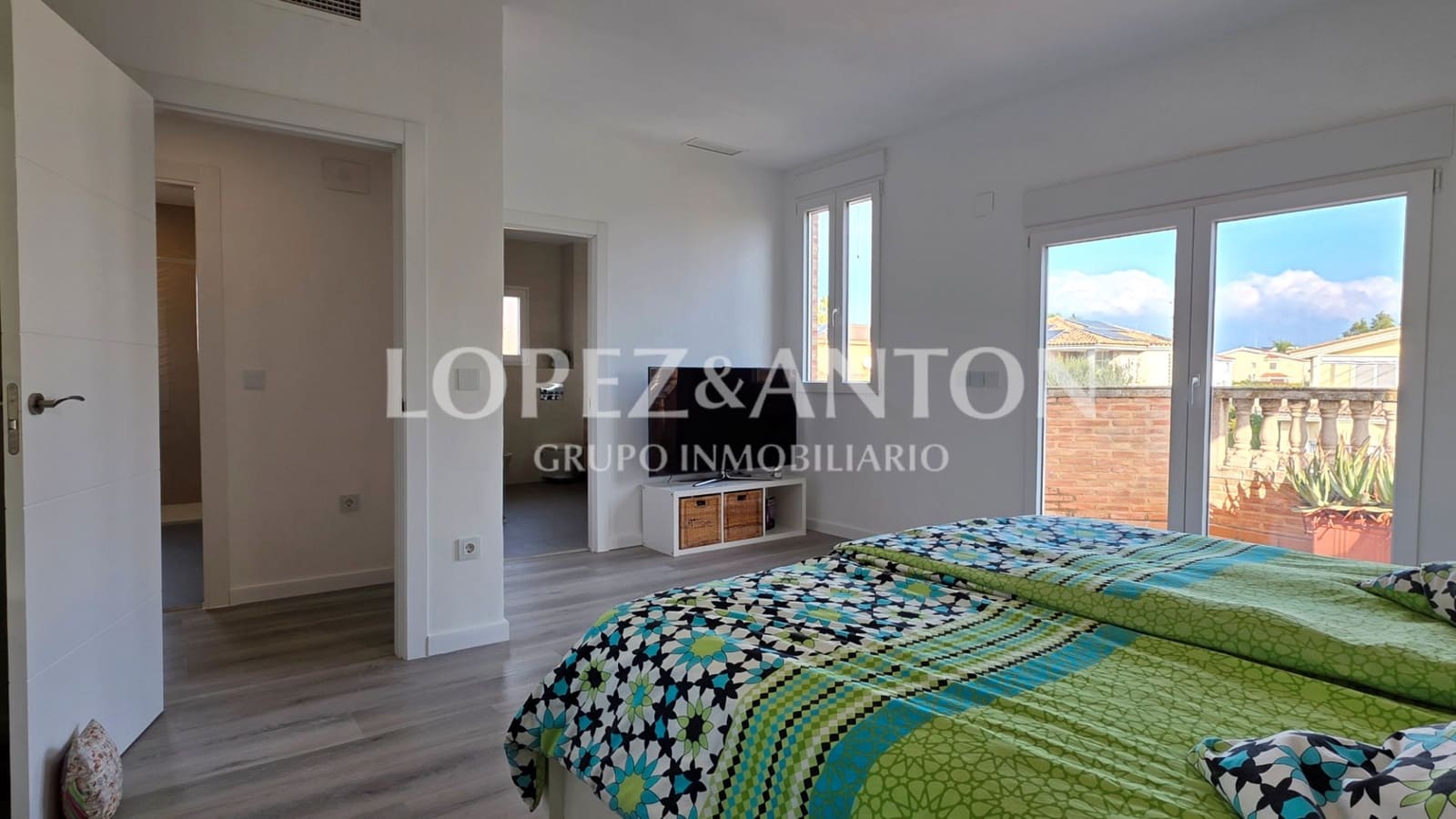 8 Zimmer Villa zu verkaufen in L'Eliana mit Pool Garage - 1.590.000 € (Ref: 9460853)