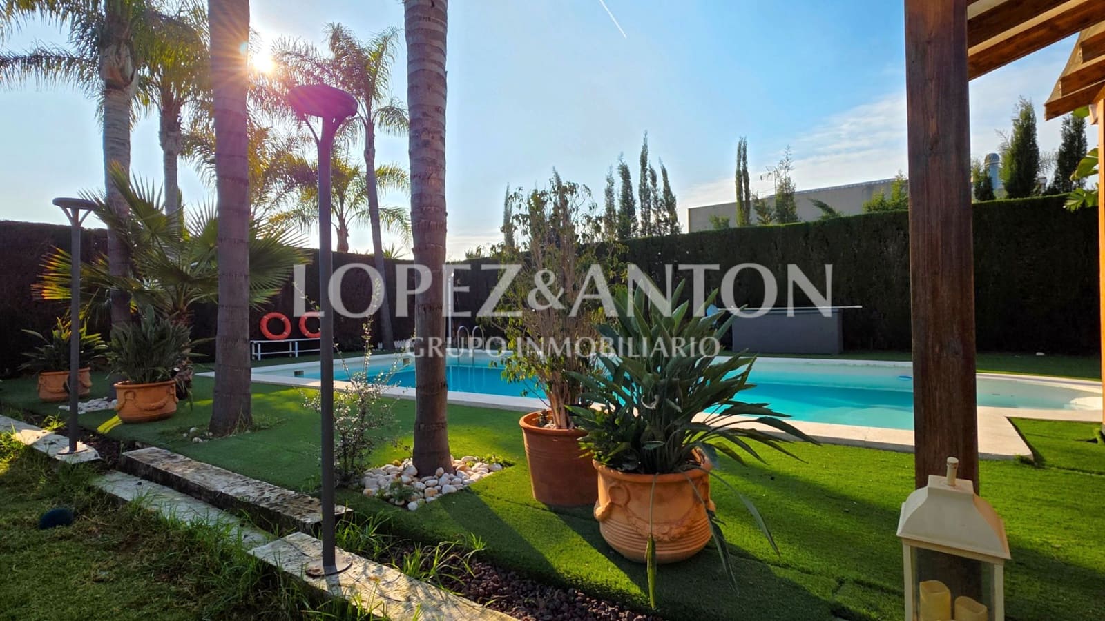 8 Zimmer Villa zu verkaufen in L'Eliana mit Pool Garage - 1.590.000 € (Ref: 9460853)