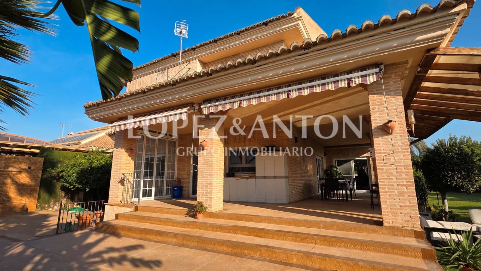 8 Zimmer Villa zu verkaufen in L'Eliana mit Pool Garage - 1.590.000 € (Ref: 9460853)