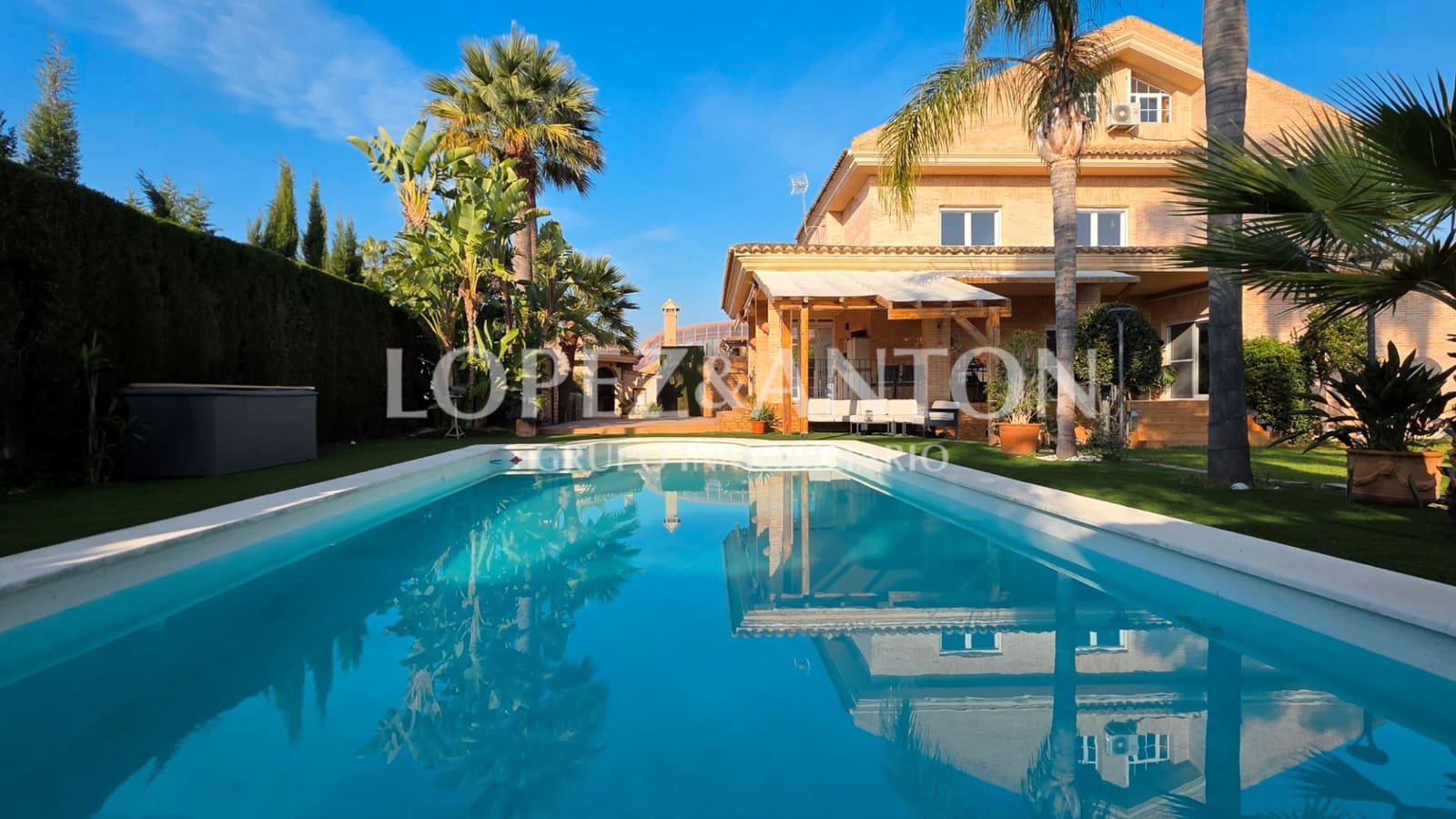 8 Zimmer Villa zu verkaufen in L'Eliana mit Pool Garage - 1.590.000 € (Ref: 9460853)