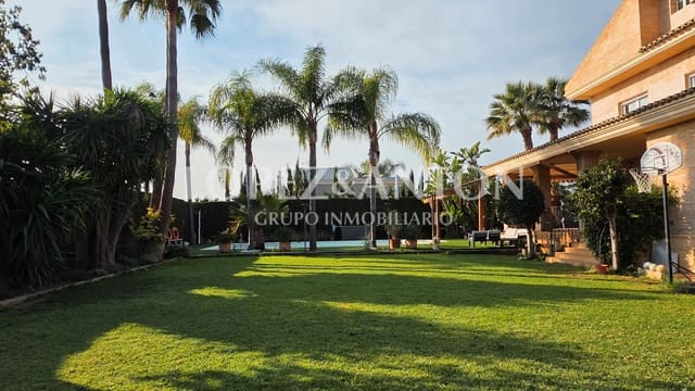 8 Zimmer Villa zu verkaufen in L'Eliana mit Pool Garage - 1.590.000 € (Ref: 9460853)