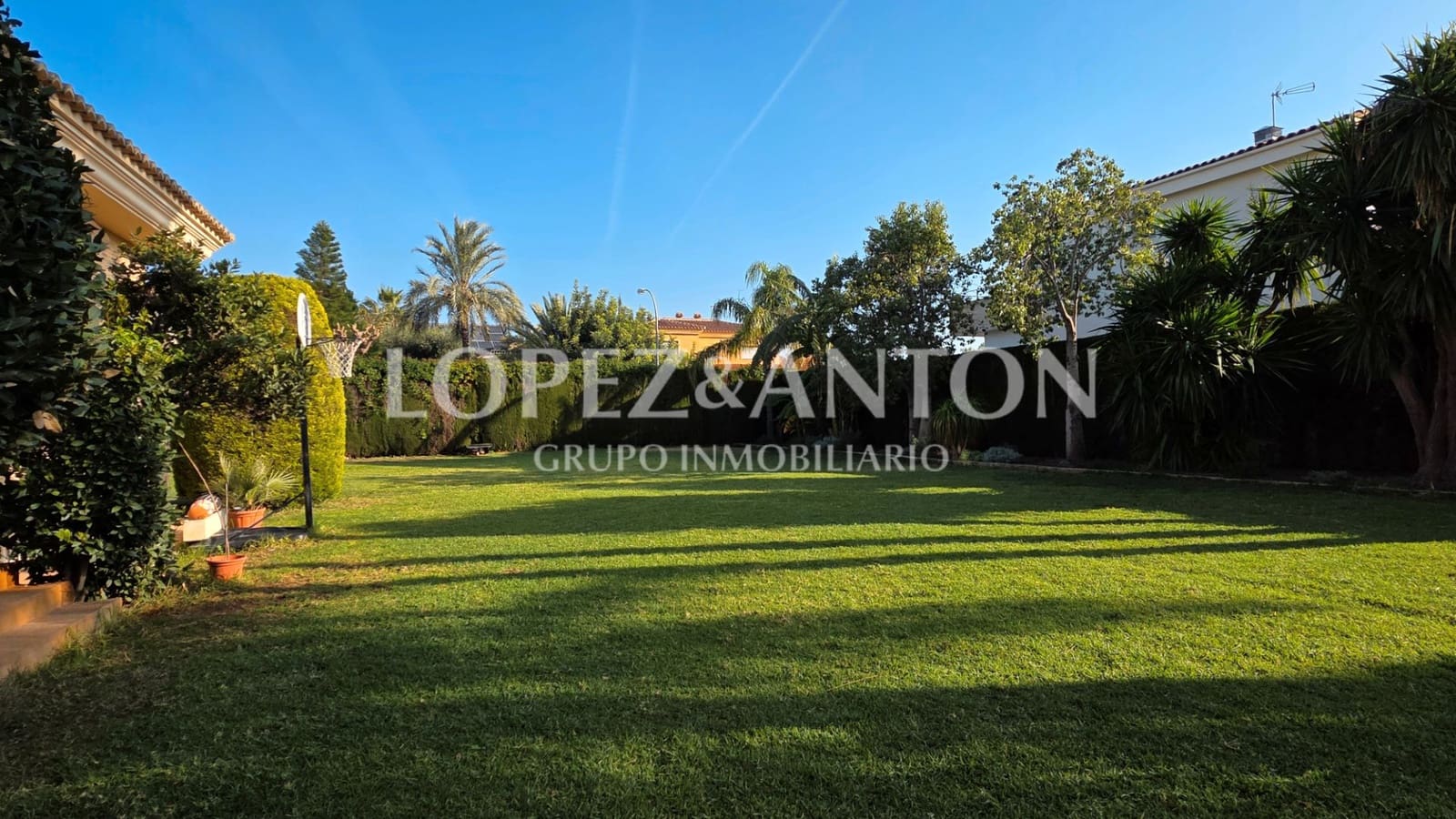 8 Zimmer Villa zu verkaufen in L'Eliana mit Pool Garage - 1.590.000 € (Ref: 9460853)