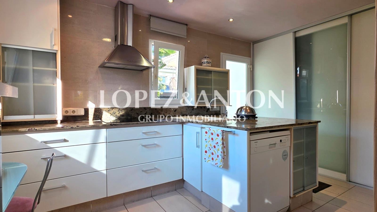 5 Zimmer Villa zu verkaufen in L'Eliana mit Pool Garage - 925.000 € (Ref: 9460854)