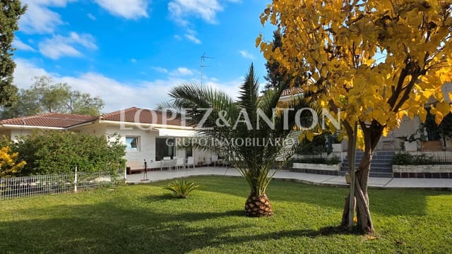 5 Zimmer Villa zu verkaufen in L'Eliana mit Pool Garage - 925.000 € (Ref: 9460854)
