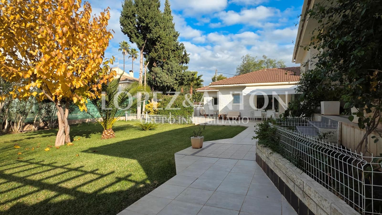 5 Zimmer Villa zu verkaufen in L'Eliana mit Pool Garage - 925.000 € (Ref: 9460854)