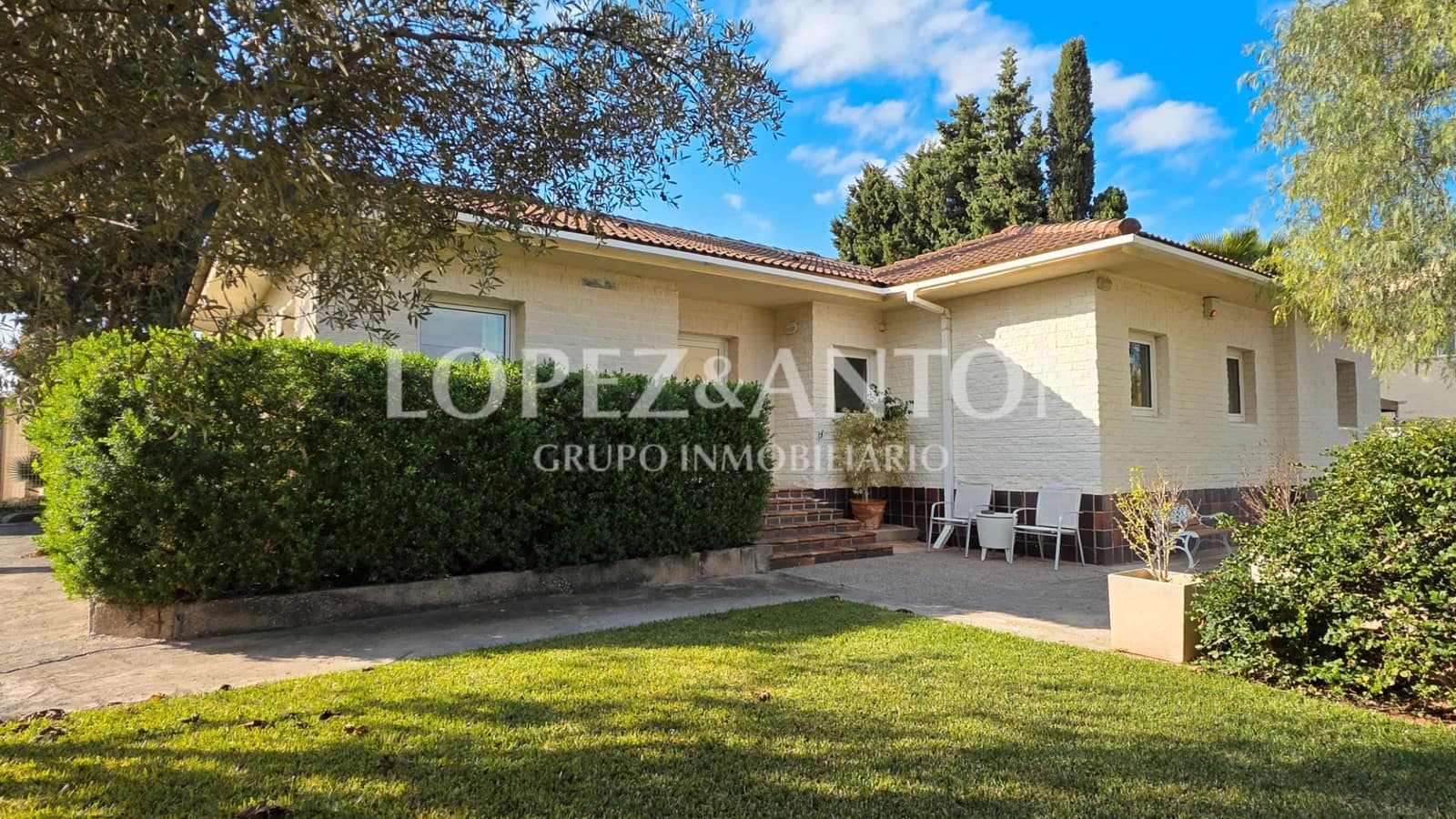 5 Zimmer Villa zu verkaufen in L'Eliana mit Pool Garage - 925.000 € (Ref: 9460854)