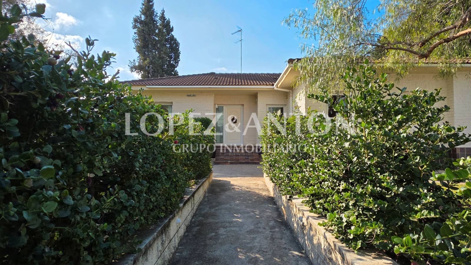 5 Zimmer Villa zu verkaufen in L'Eliana mit Pool Garage - 925.000 € (Ref: 9460854)