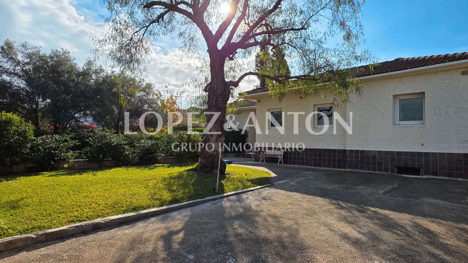 5 Zimmer Villa zu verkaufen in L'Eliana mit Pool Garage - 925.000 € (Ref: 9460854)